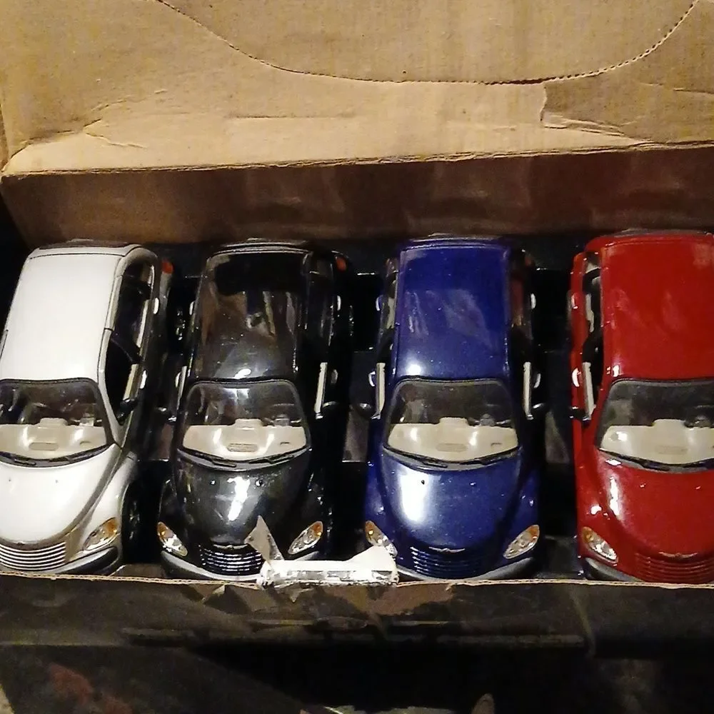 🤠2001 CHRYSLER PT CRUISER Die Cast 1:24 Scale Black Car